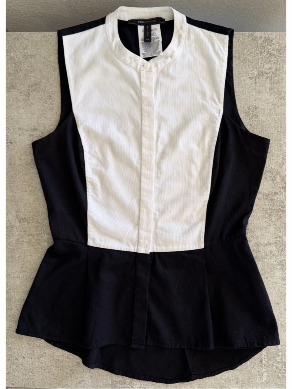 BCBGMaxAzria Black and White
Sleeveless Peplum Top